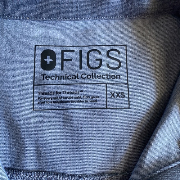 FIGS Scrubs Technical Collection Watamu Top Women XXS Blue Chambray Long Sleeve - Picture 2 of 9